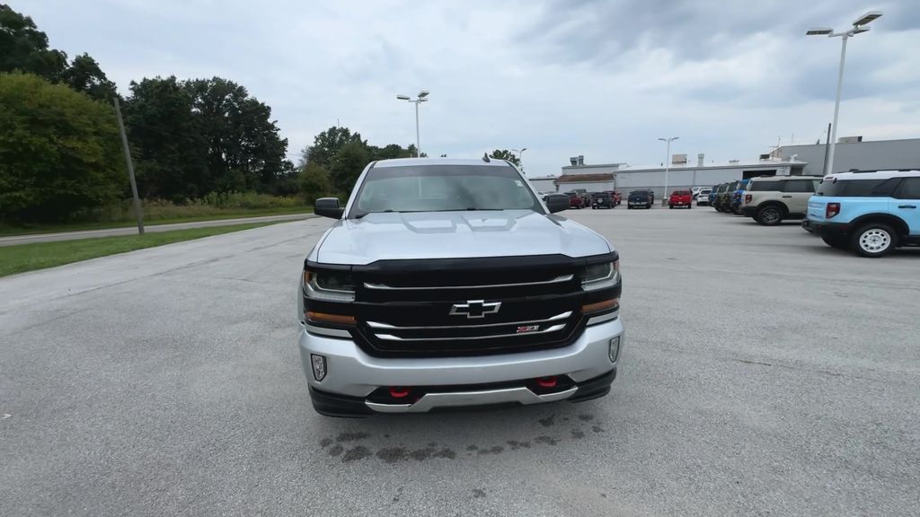 2018 Chevrolet Silverado 1500 LT photo 3