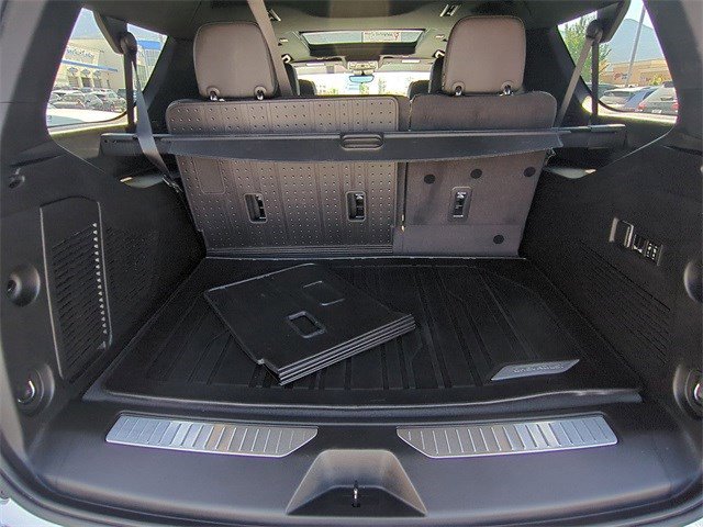 2023 Chevrolet Suburban High Country photo 27