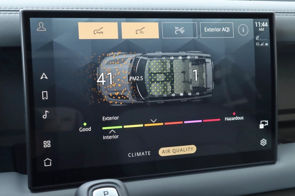 2025 Land Rover Defender 110 X-Dynamic SE photo 21