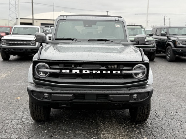 2024 Ford Bronco Outer Banks photo 3