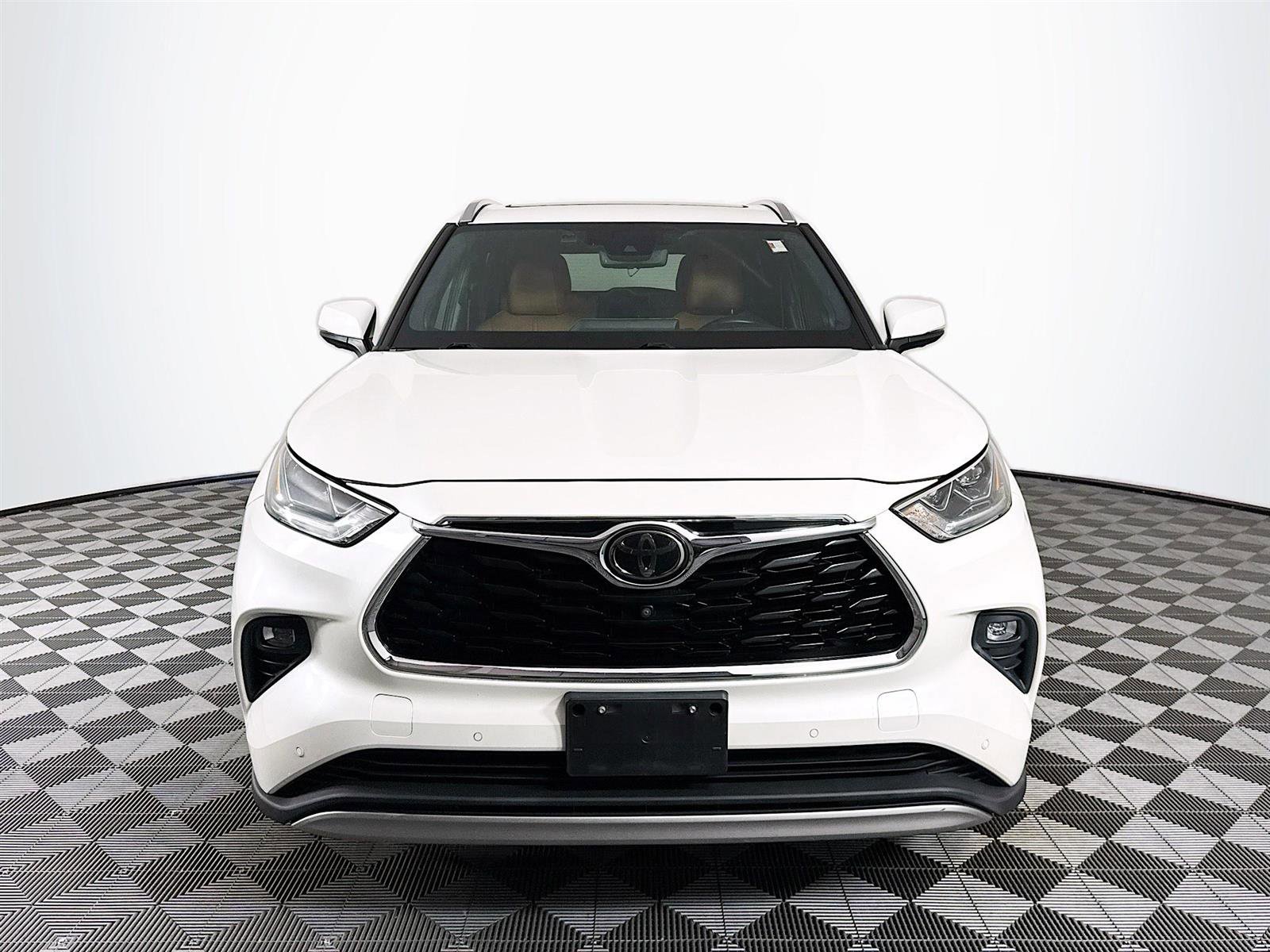 2021 Toyota Highlander Platinum photo 2