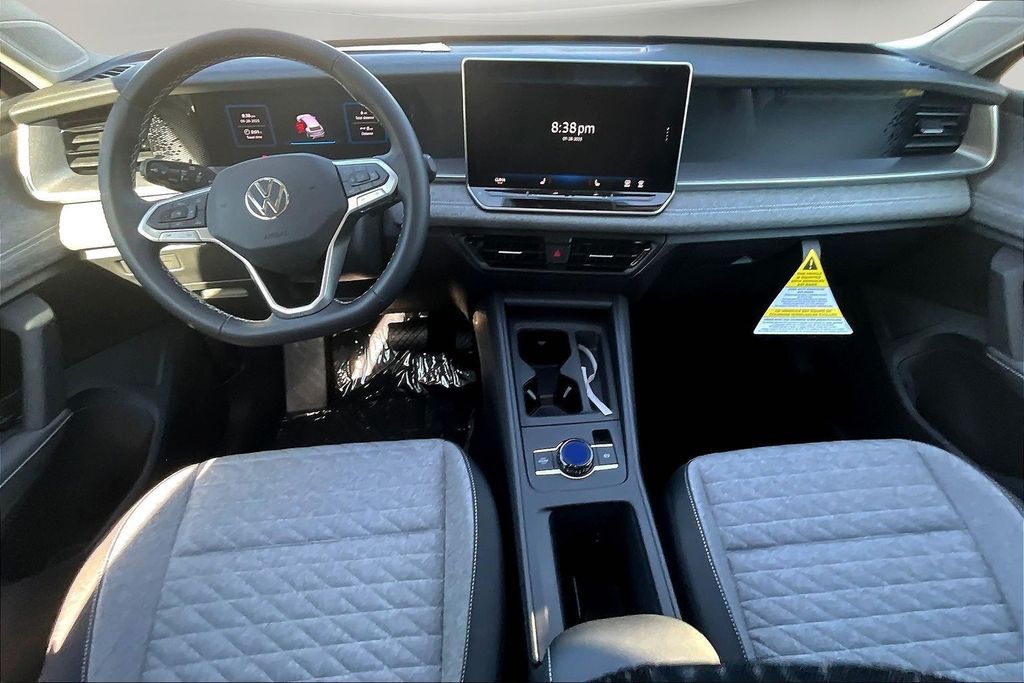 2025 Volkswagen Tiguan S photo 3