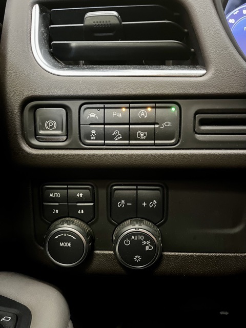 2022 Chevrolet Suburban Z71 photo 14