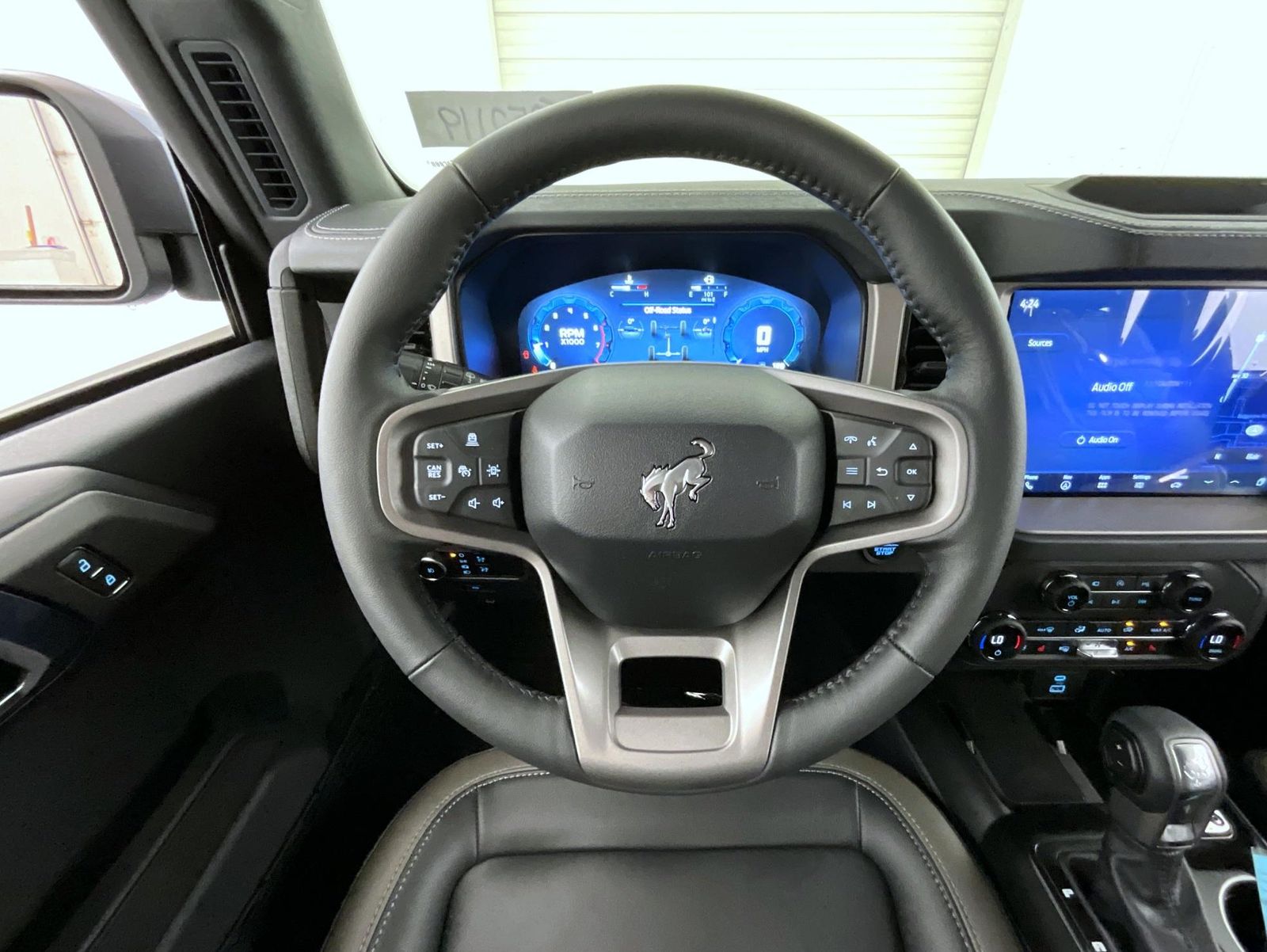 2025 Ford Bronco Outer Banks photo 11