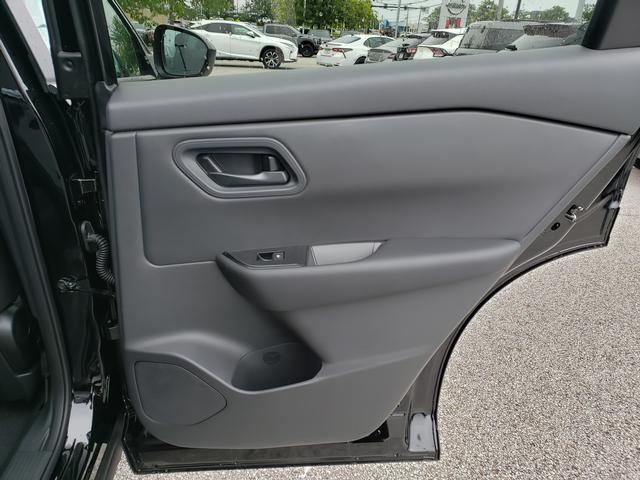 2025 Nissan Rogue S photo 16