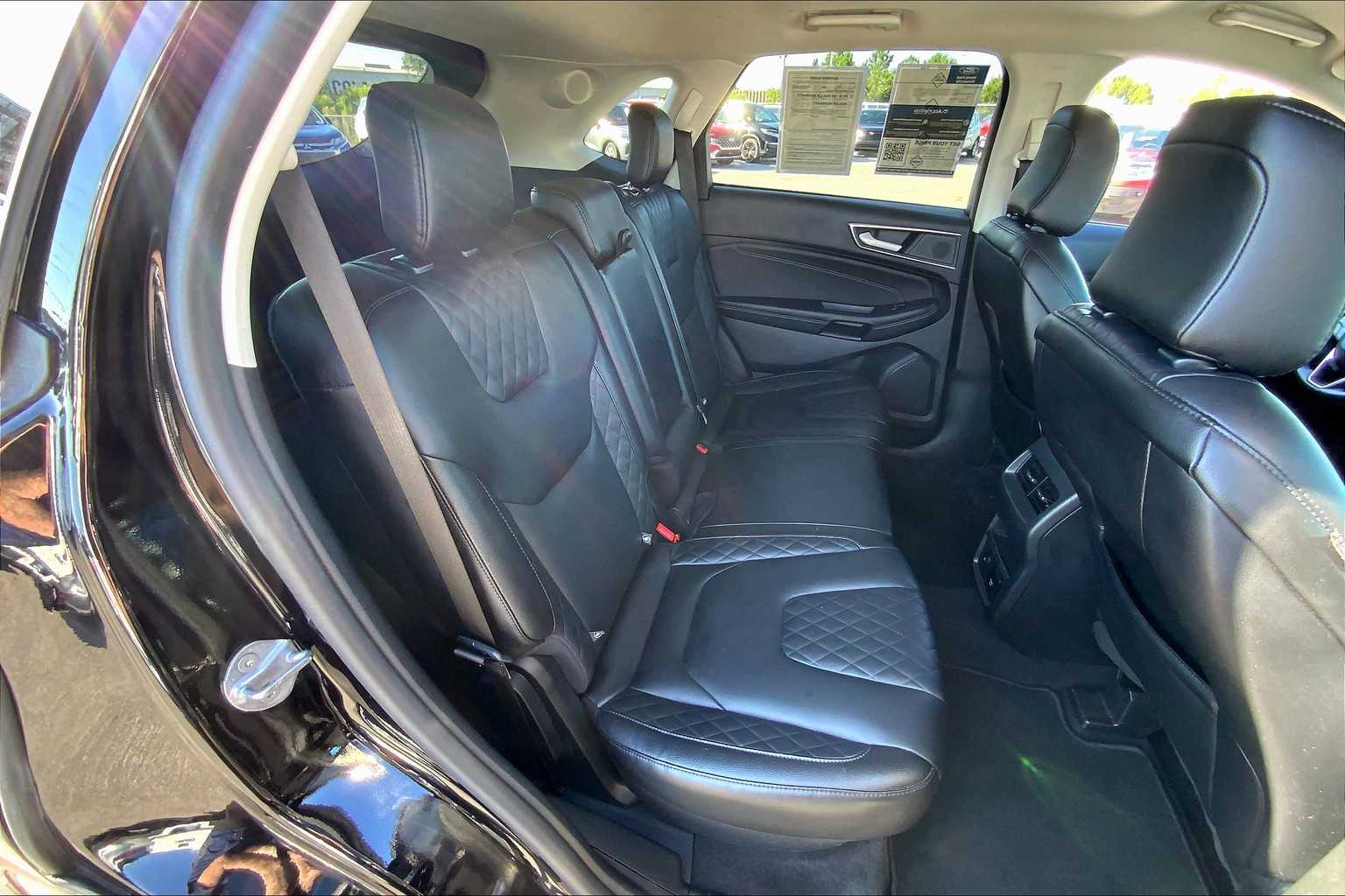 2024 Ford Edge Titanium photo 18