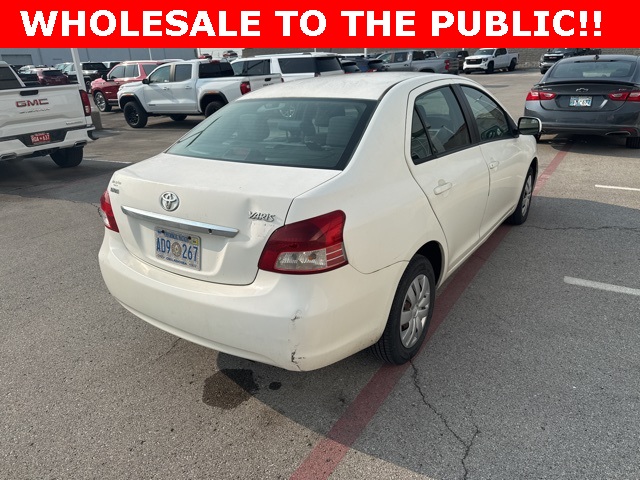 2011 Toyota Yaris Base photo 3