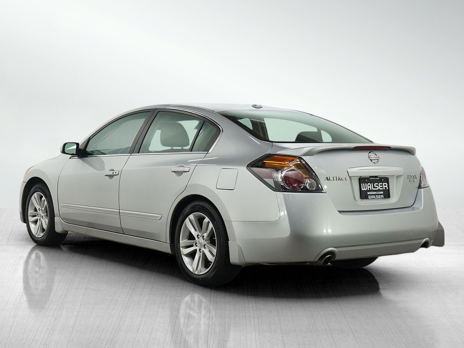 2011 Nissan Altima SR photo 3