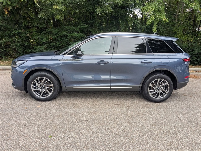 2022 Lincoln Corsair Standard photo 2