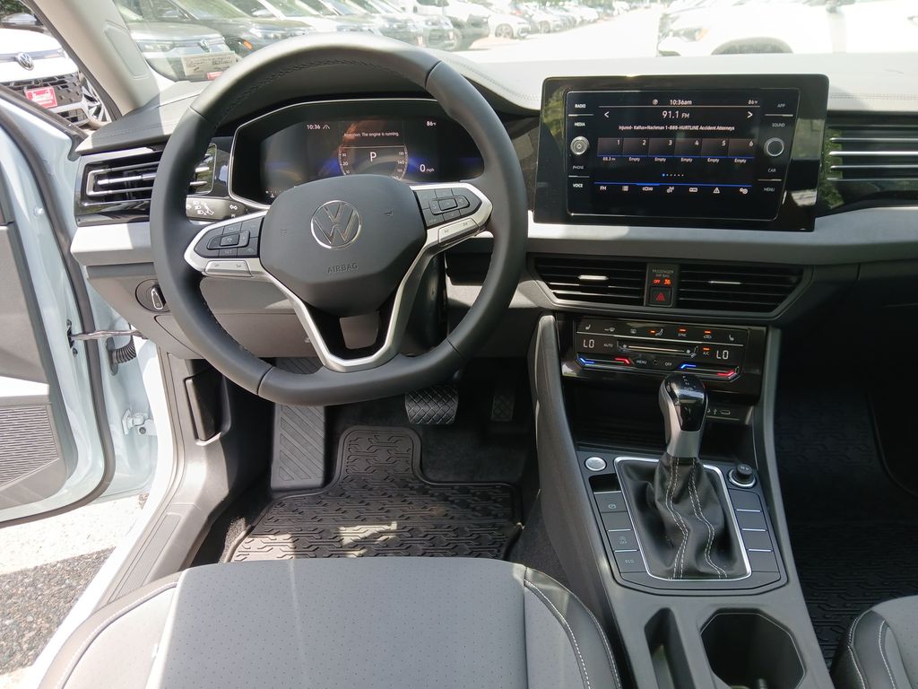2025 Volkswagen Jetta 1.5T SE photo 13