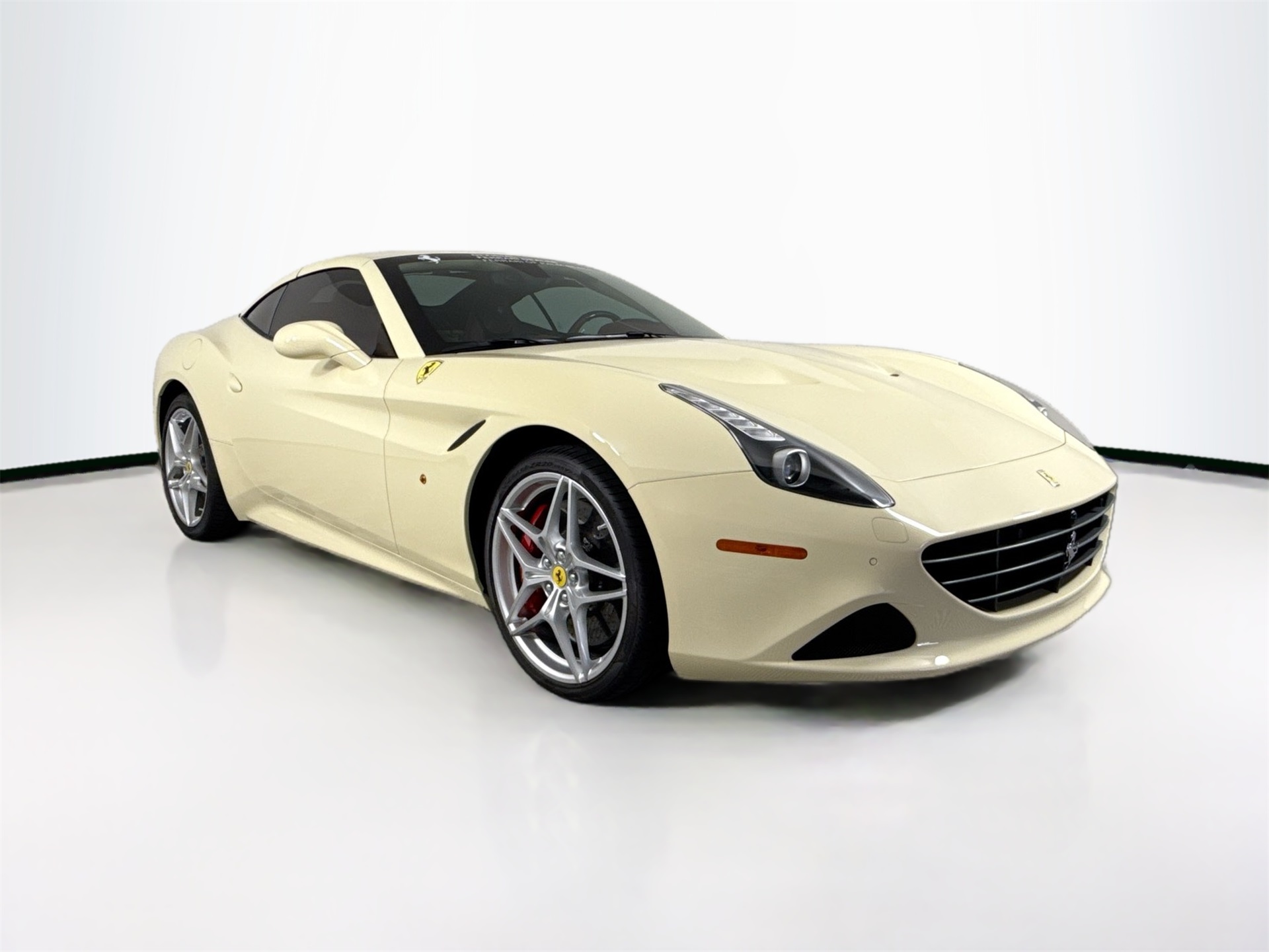 2017 Ferrari California T photo 25