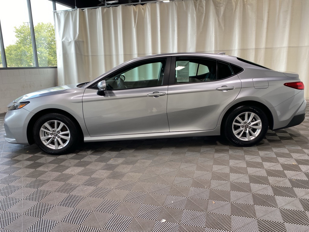 2025 Toyota Camry LE photo 3