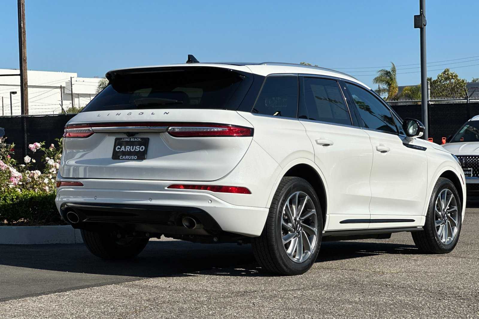 2022 Lincoln Corsair Grand Touring photo 3