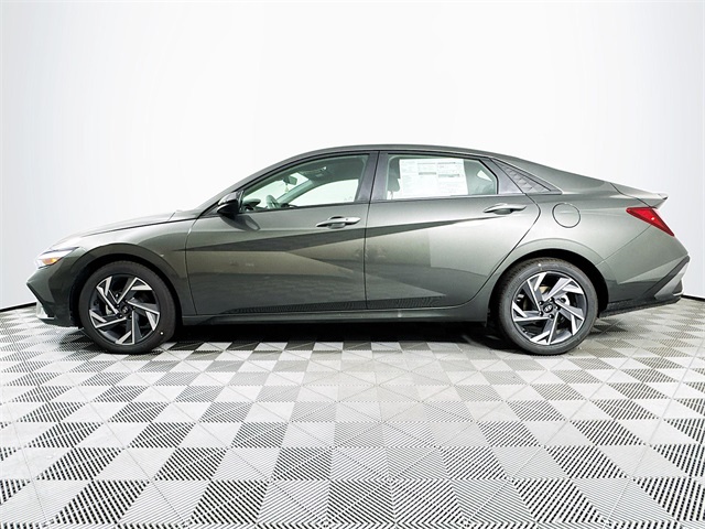 2025 Hyundai Elantra SEL Sport photo 2