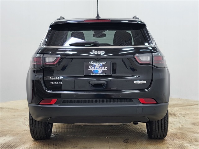 2022 Jeep Compass Latitude Lux photo 3