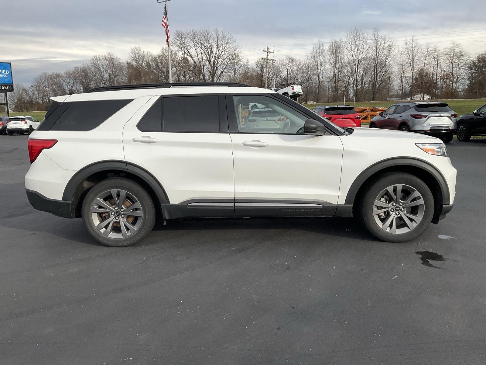 2021 Ford Explorer XLT photo 2
