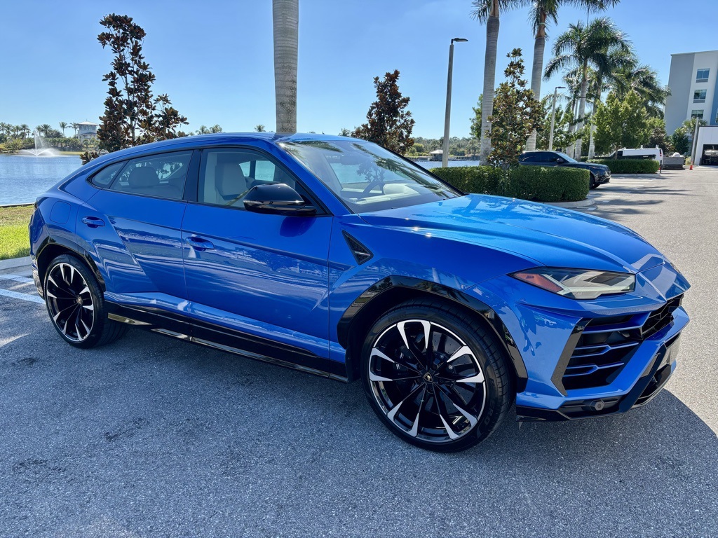 2021 Lamborghini Urus Base photo 4