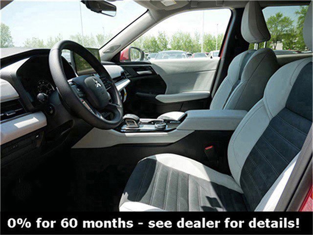 2025 Mitsubishi Outlander SE photo 4