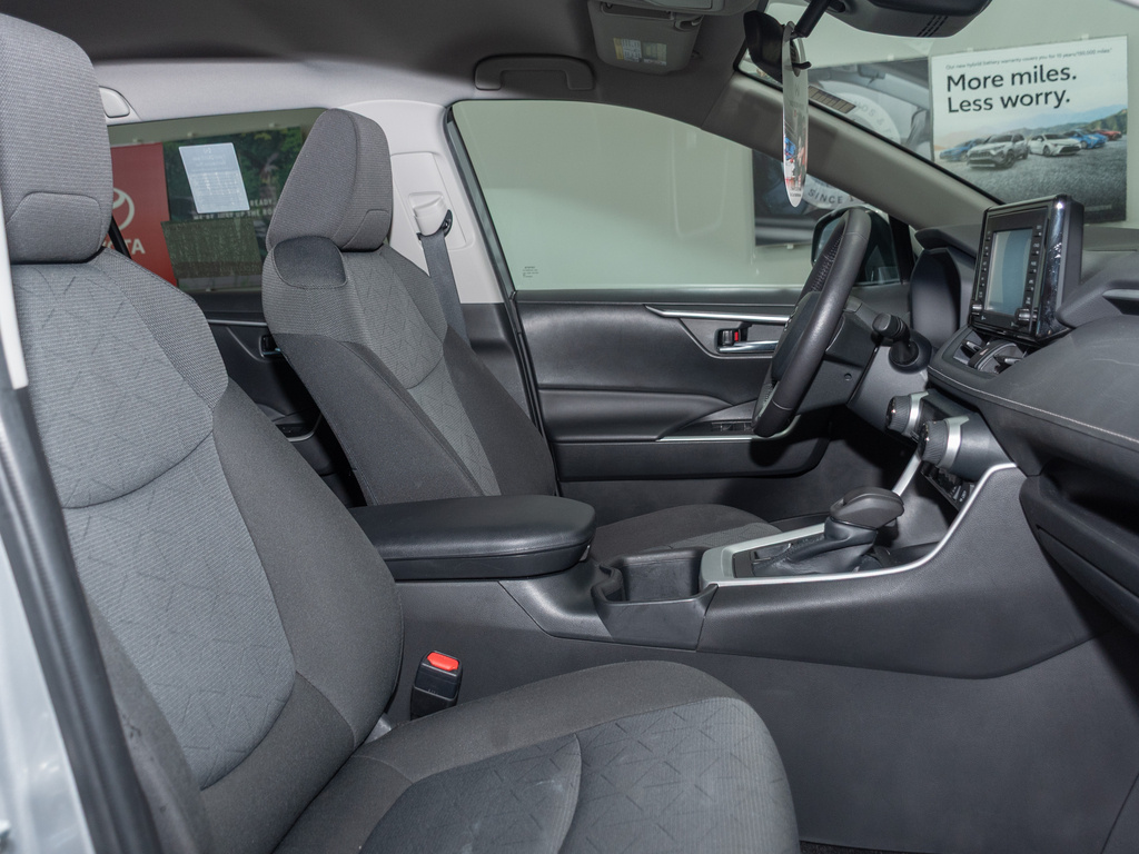2022 Toyota RAV4 XLE photo 18