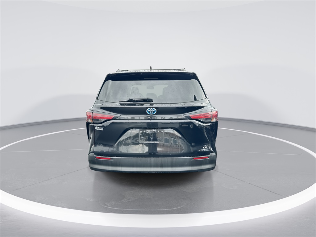 2021 Toyota Sienna LE photo 7