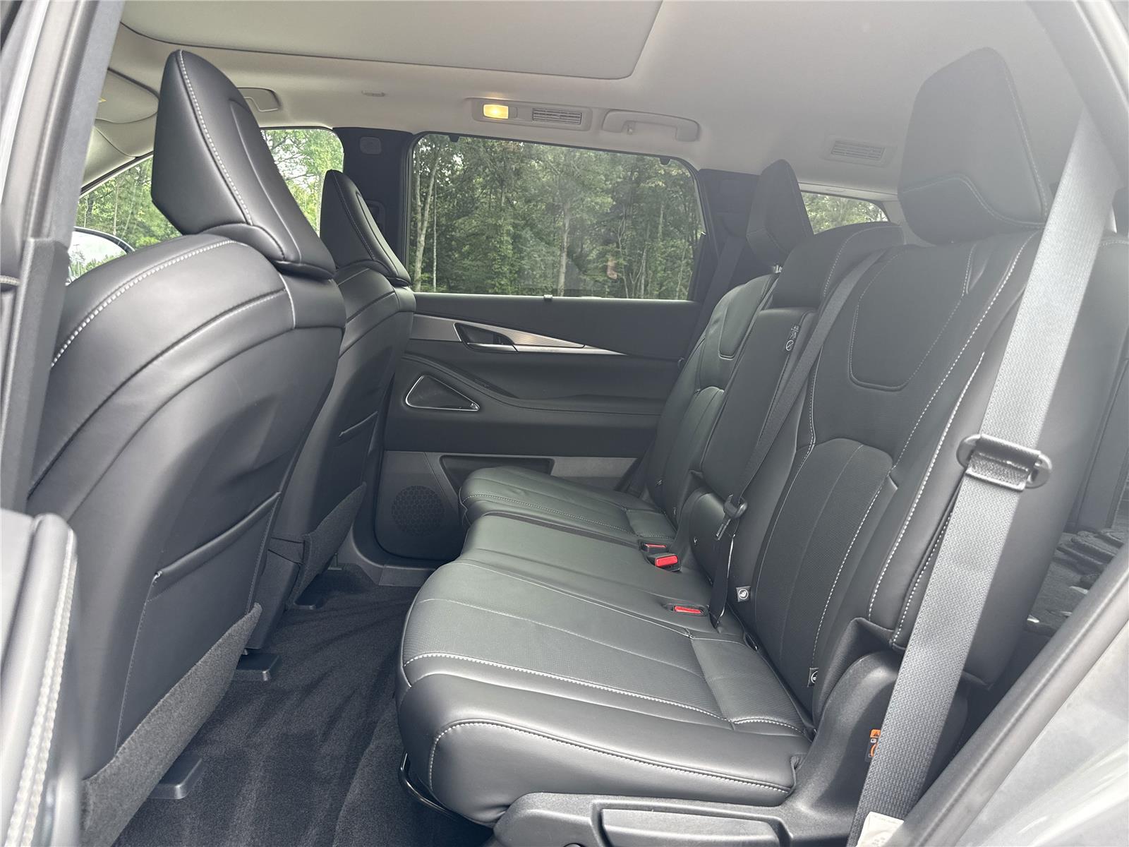 2025 Infiniti QX60 Luxe photo 9