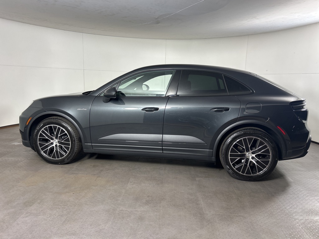 2025 Porsche Macan Electric 4 photo 7