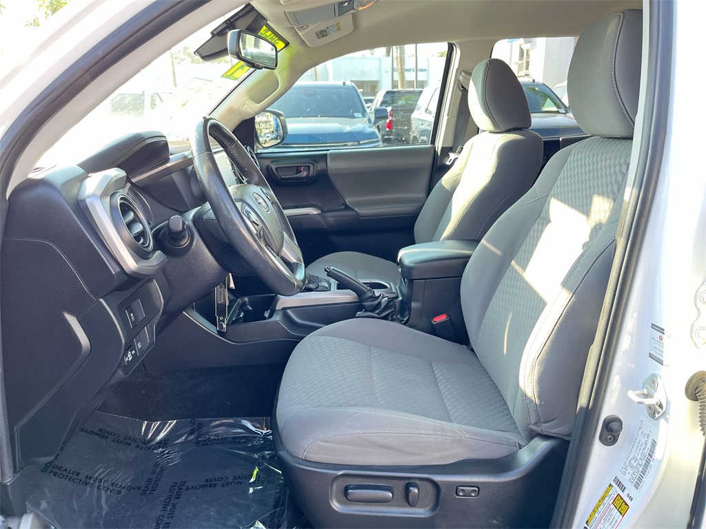 2021 Toyota Tacoma SR5 photo 17