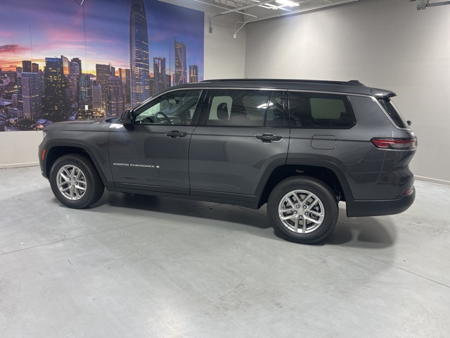 2025 Jeep Grand Cherokee Laredo X photo 3