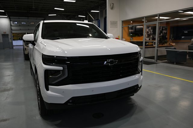 2026 Chevrolet Suburban RST photo 3