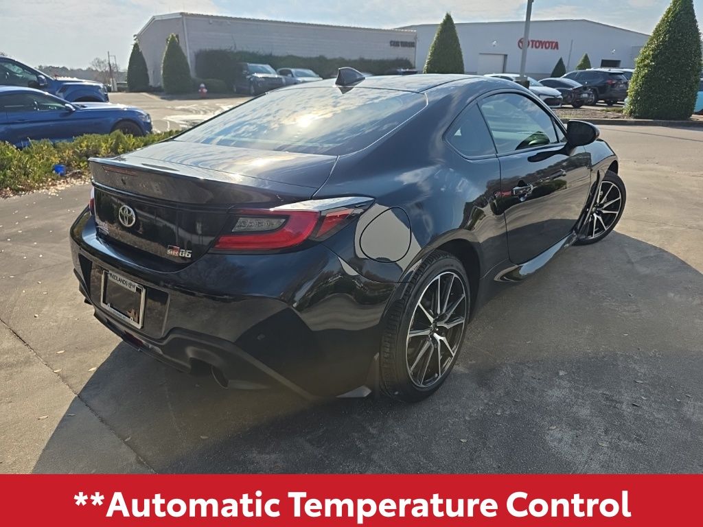 2023 Toyota GR86 Base photo 4