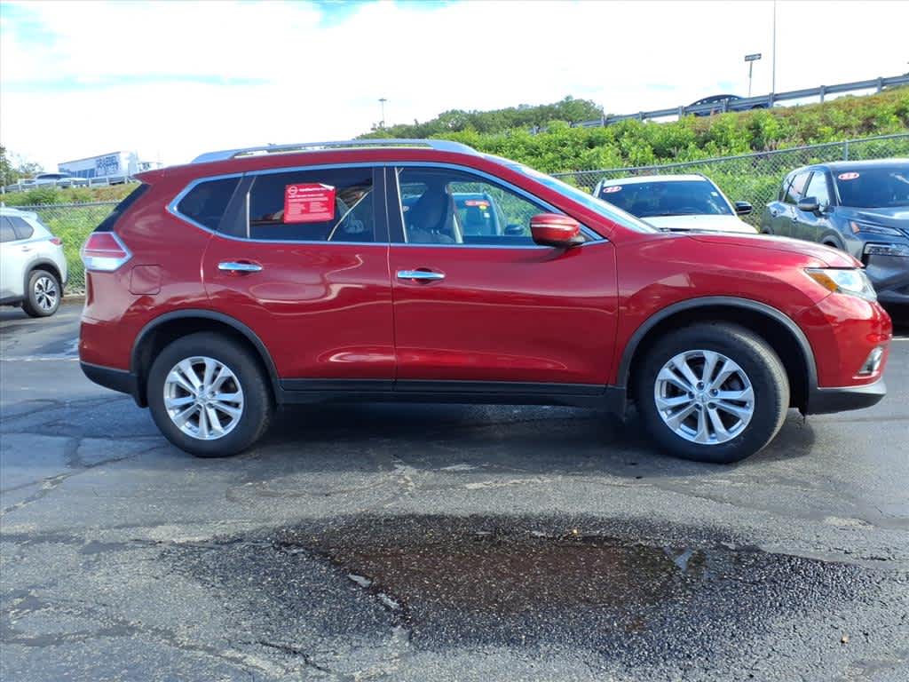 2015 Nissan Rogue SV photo 4