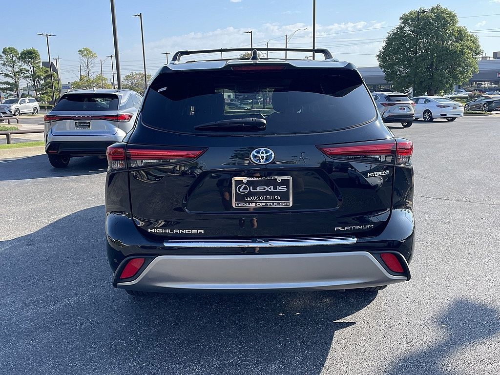 2021 Toyota Highlander Hybrid Platinum photo 3