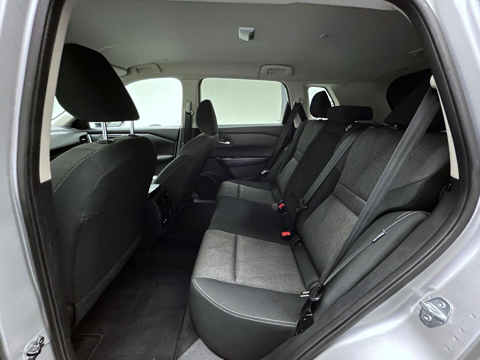 2024 Nissan Rogue SV photo 16