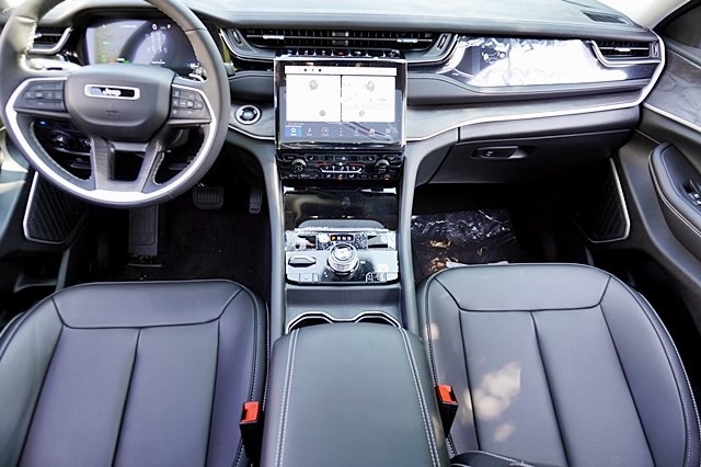 New 2023 Bright White Clear-Coat Exterior Paint Jeep 4xe image 23