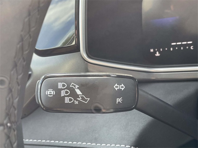 2025 Volkswagen Taos SE photo 25