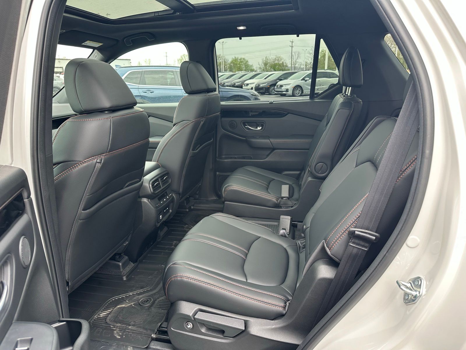 2025 Honda Pilot TrailSport photo 18