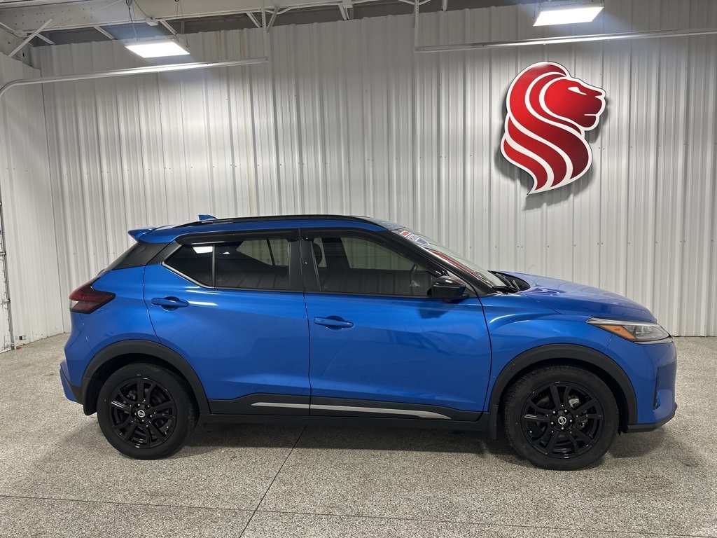 2021 Nissan Kicks SR's photo