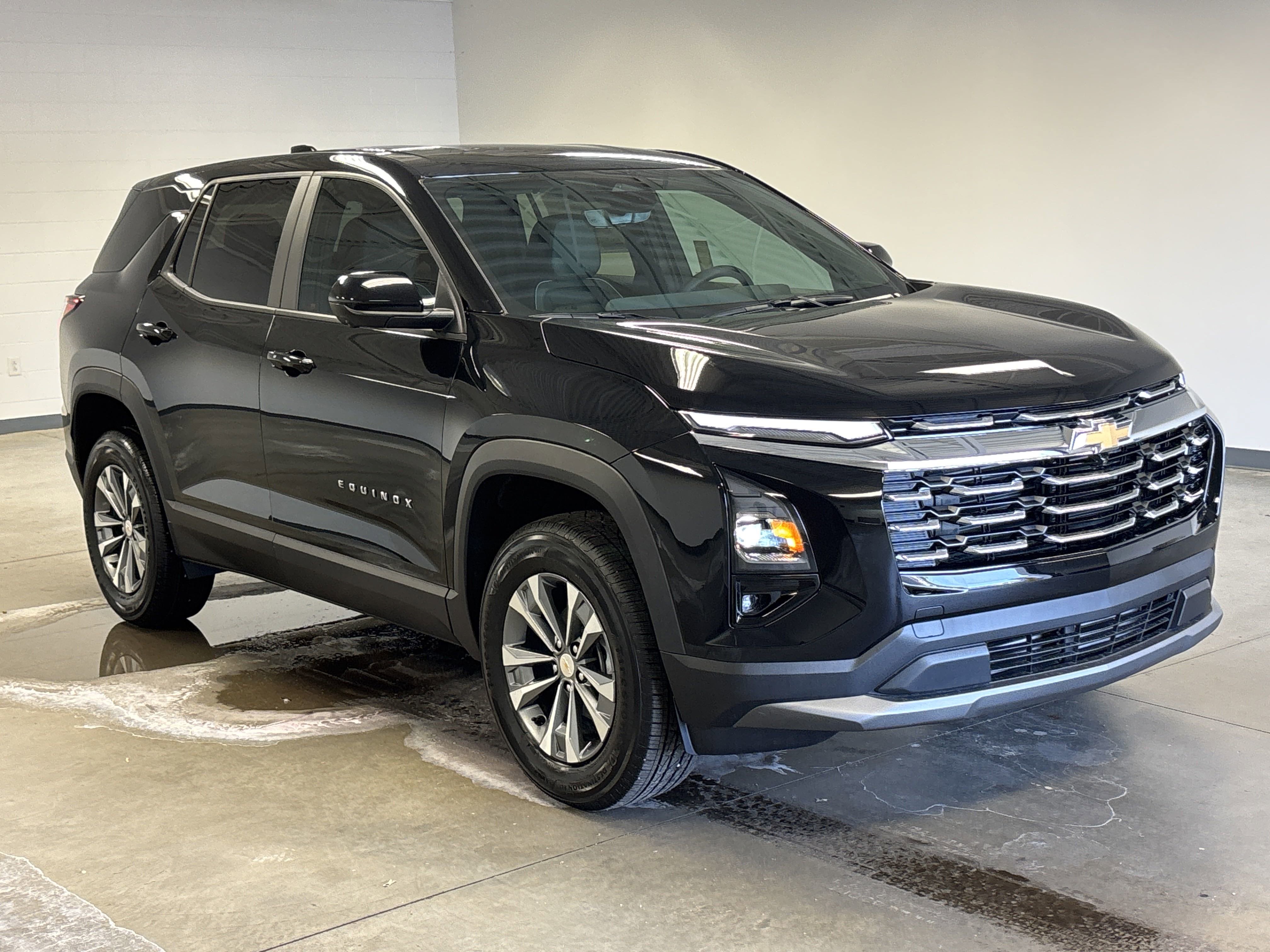 2026 Chevrolet Equinox LT photo 2