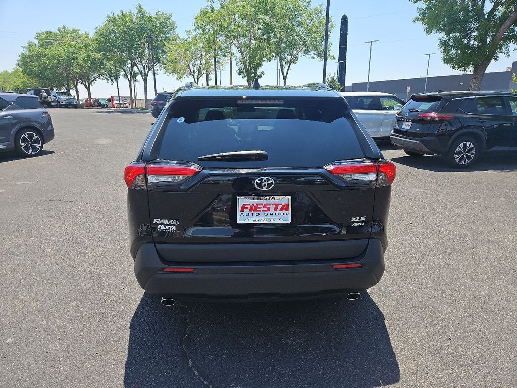 2024 Toyota RAV4 XLE photo 9