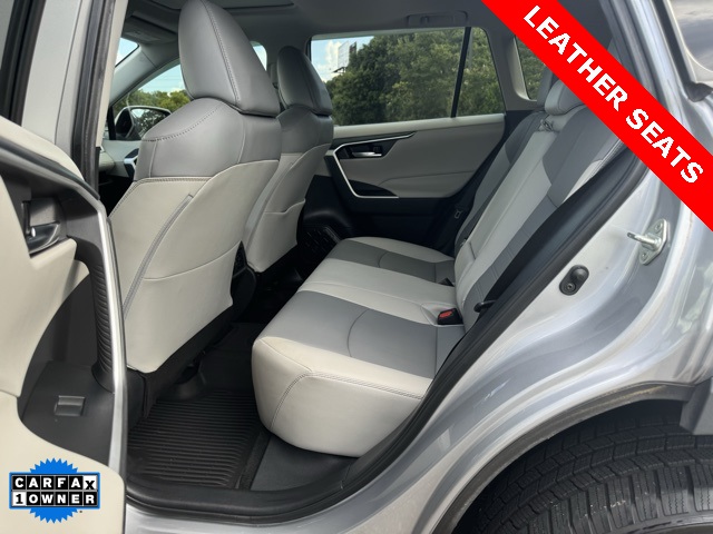 2020 Toyota RAV4 XLE Premium photo 24