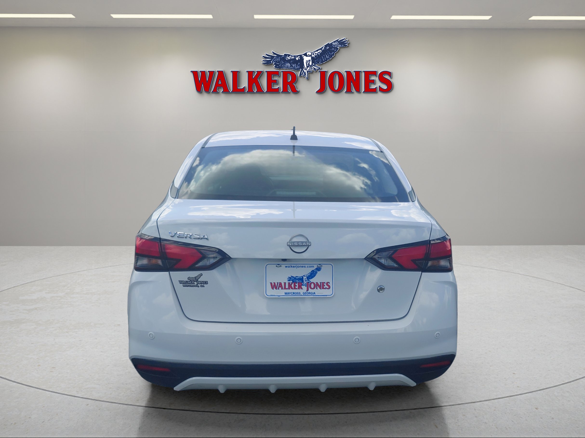2025 Nissan Versa S photo 4