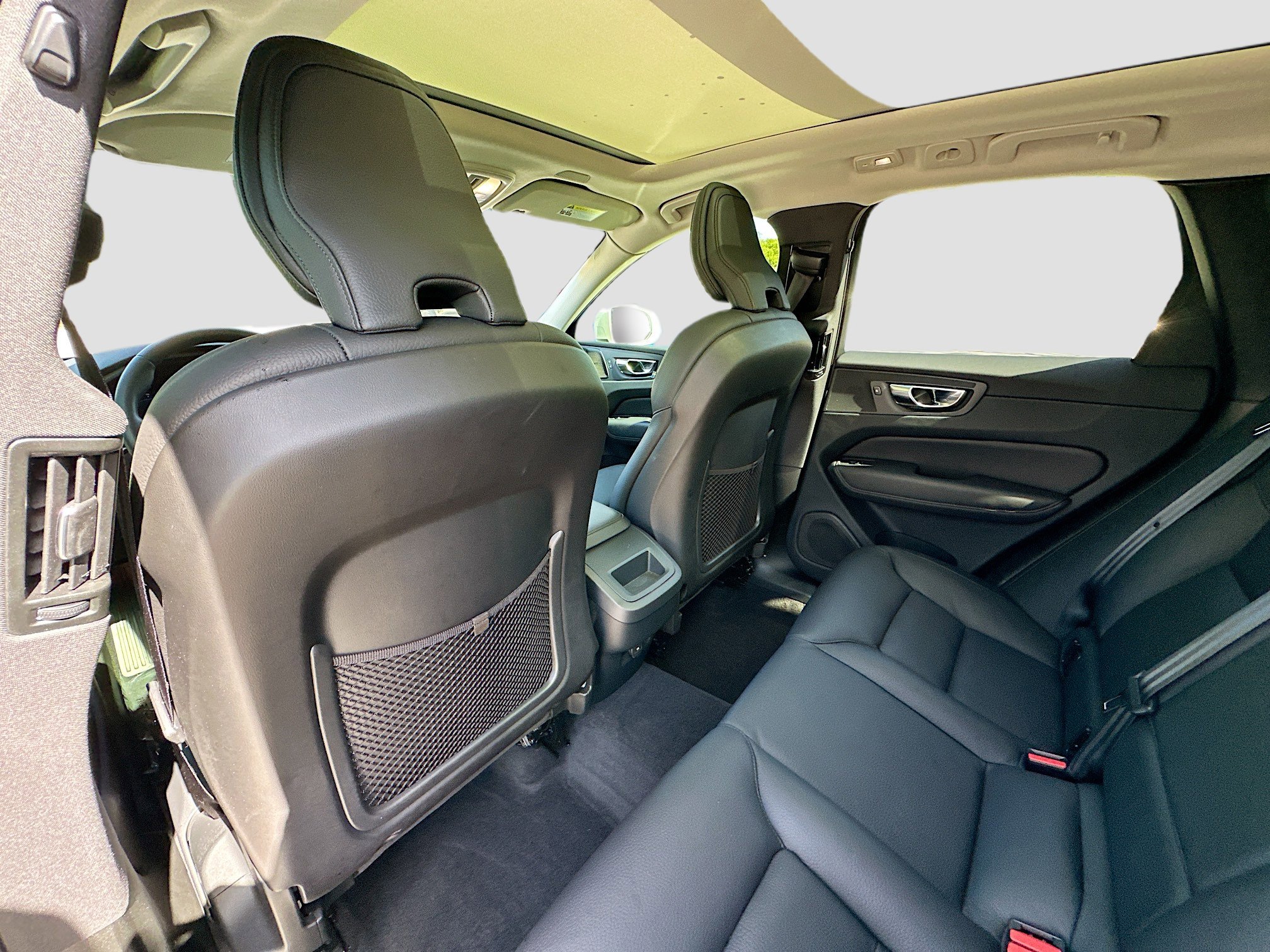 2023 Volvo XC60 Plus photo 25