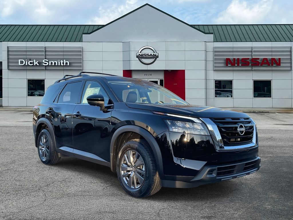 2025 Nissan Pathfinder SV's photo