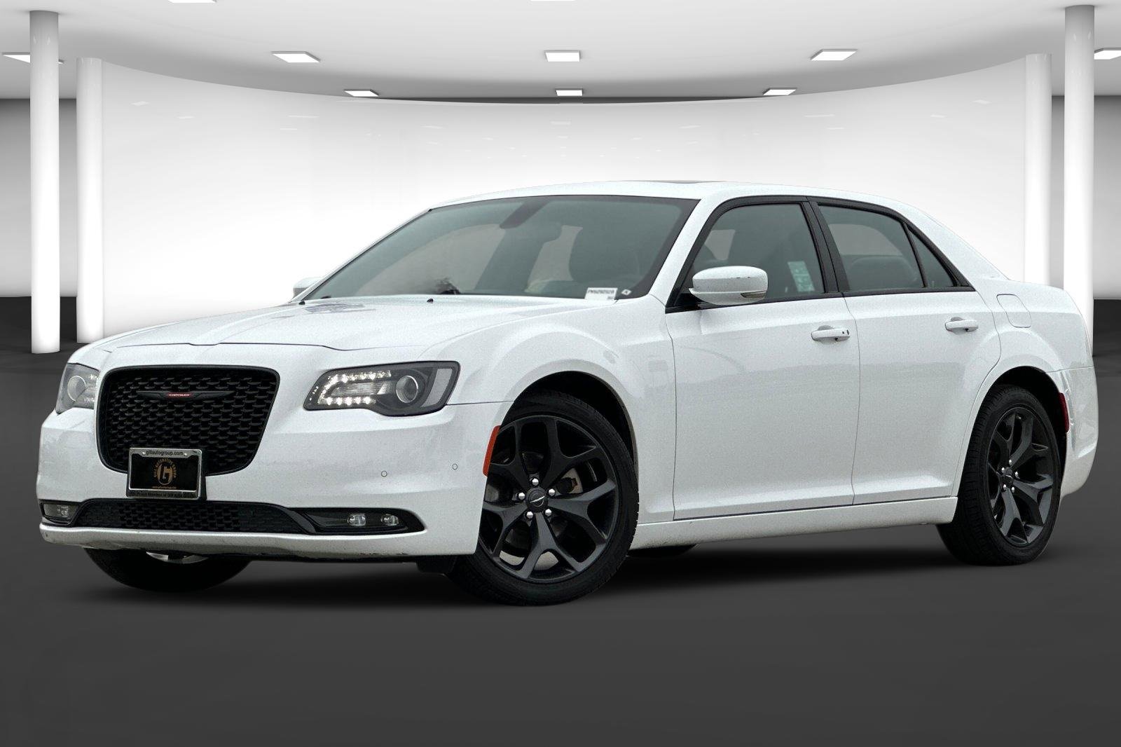 2023 Chrysler 300 S photo 2