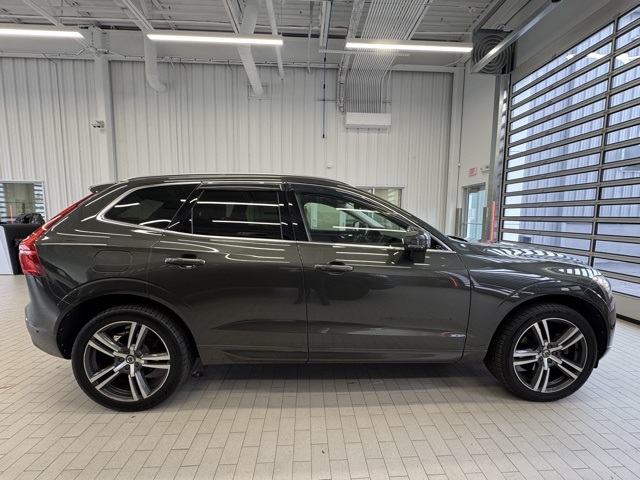 Used 2018 Volvo XC60 Momentum with VIN LYV102RK2JB087568 for sale in North Haven, CT