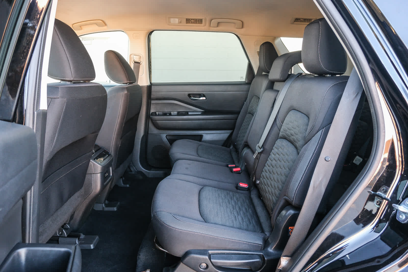 2022 Nissan Pathfinder SV photo 16