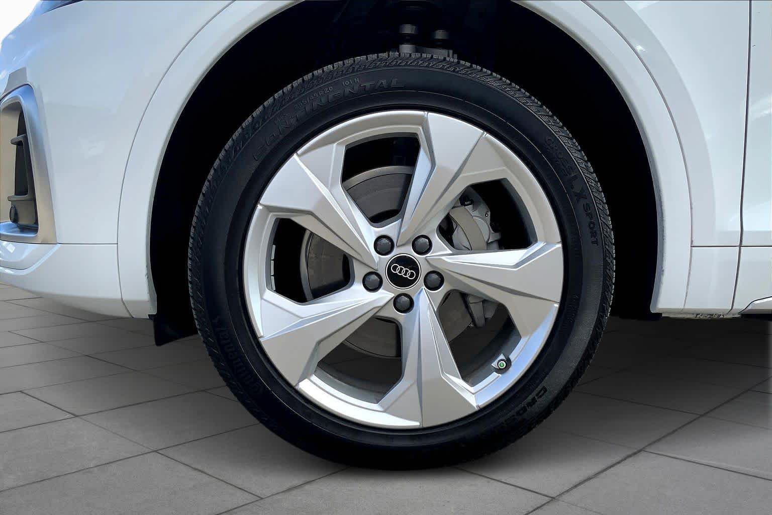 2025 Audi Q5 45 S line Premium Plus photo 2