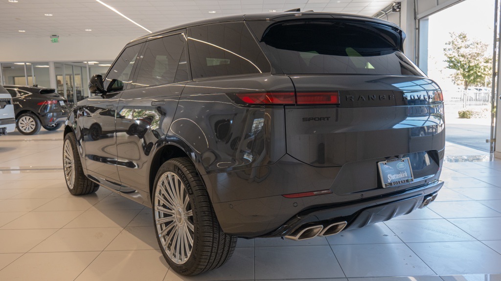 2025 Land Rover Range Rover Sport SE photo 5