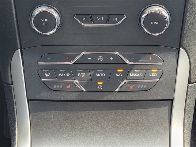 2020 Ford Edge SEL photo 22