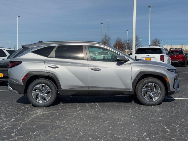 2025 Hyundai Tucson Hybrid photo 2